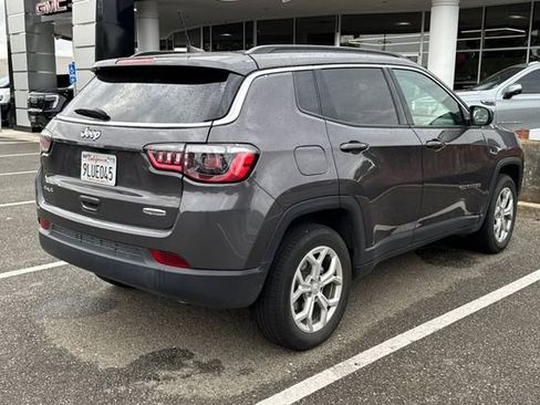 Used 2024 Jeep Compass Latitude AWD/4WD image 5
