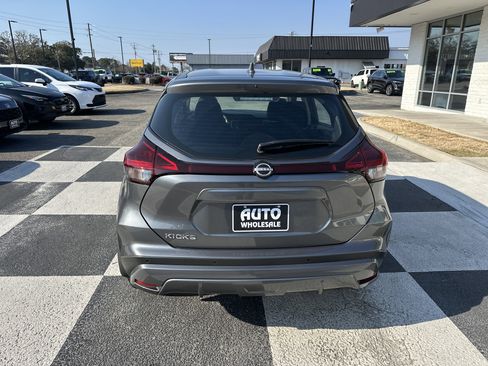 Used 2023 Nissan Kicks S image 4