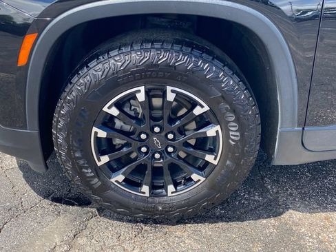 Used 2023 Chevrolet Traverse RS w/ LPO, Floor Liner Package FWD image 17