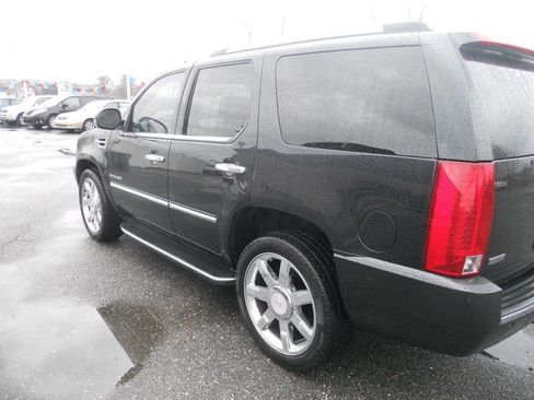Used 2011 Cadillac Escalade Luxury AWD/4WD image 4