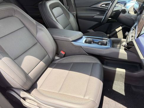 Used 2025 Chevrolet Equinox EV LT w/ LPO, All-Weather Mat Package FWD image 20