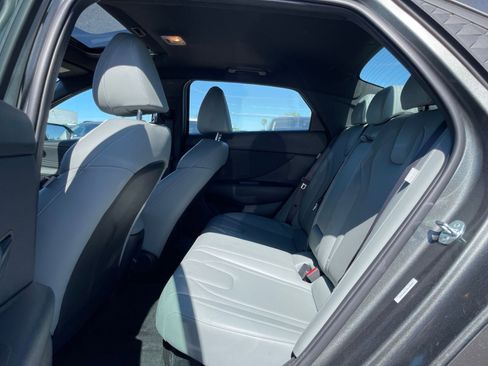 Used 2025 Hyundai Elantra Limited image 28