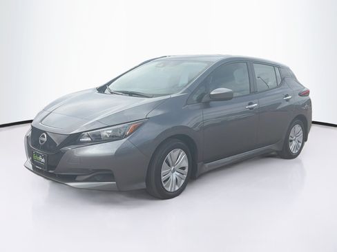 Used 2025 Nissan Leaf S FWD image 3