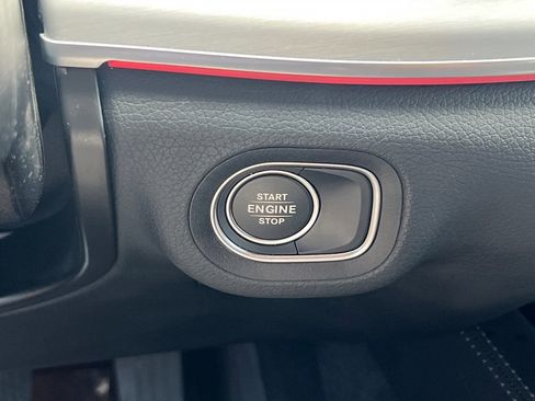 Used 2025 Mercedes-Benz GLE 450e 4MATIC image 25