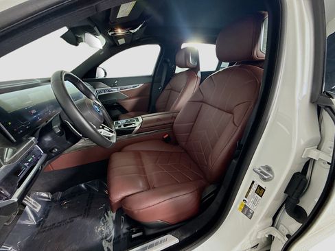 Used 2025 BMW i7 eDrive50 w/ M Sport Package image 22