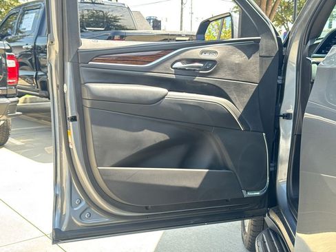 Used 2022 Cadillac Escalade ESV Premium Luxury AWD/4WD image 12