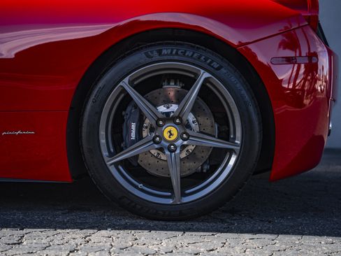 Used 2014 Ferrari 458 Spider image 18