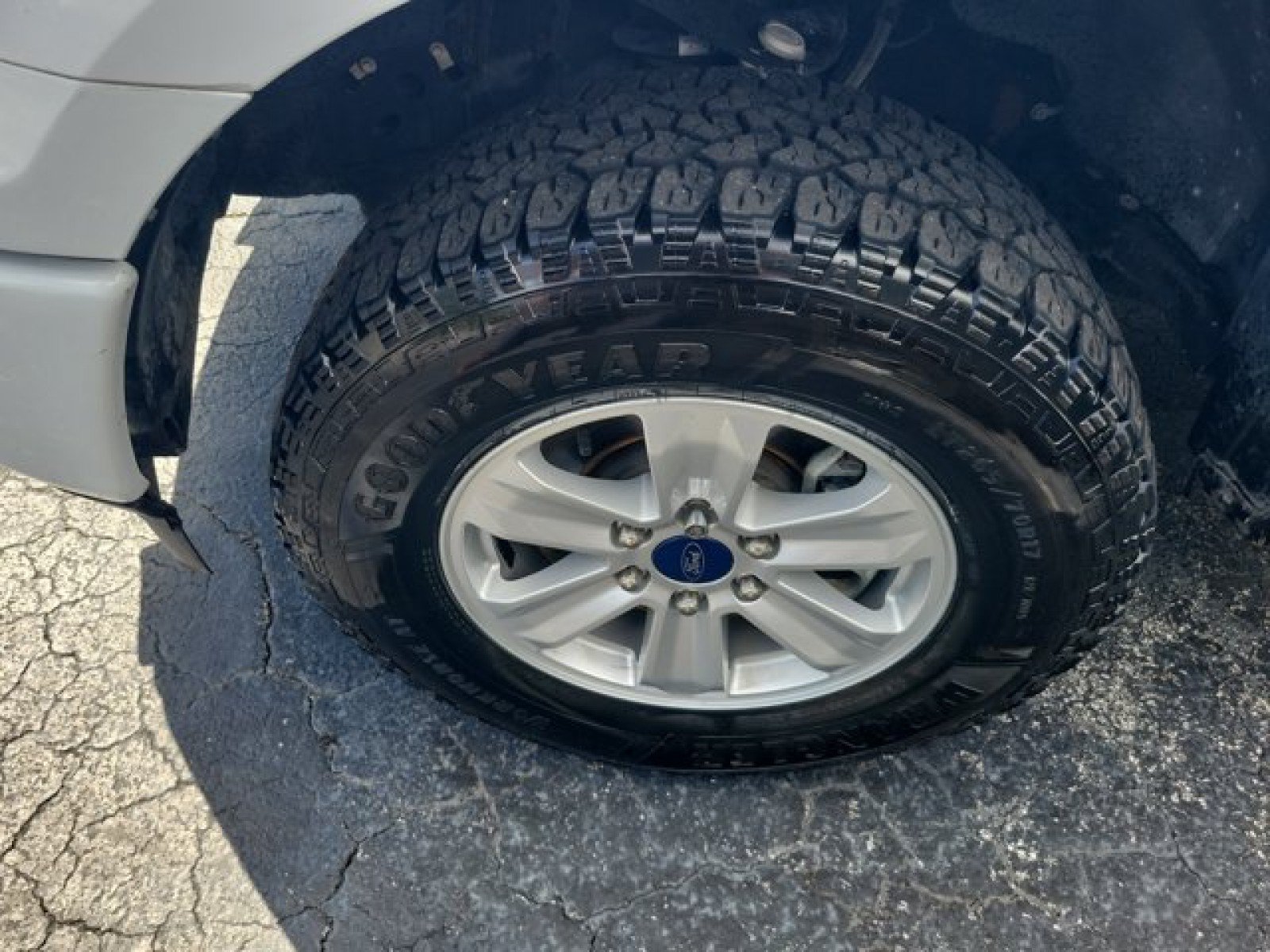 Used 2019 Ford F150 XL w/ Equipment Group 101A Mid AWD/4WD image 4