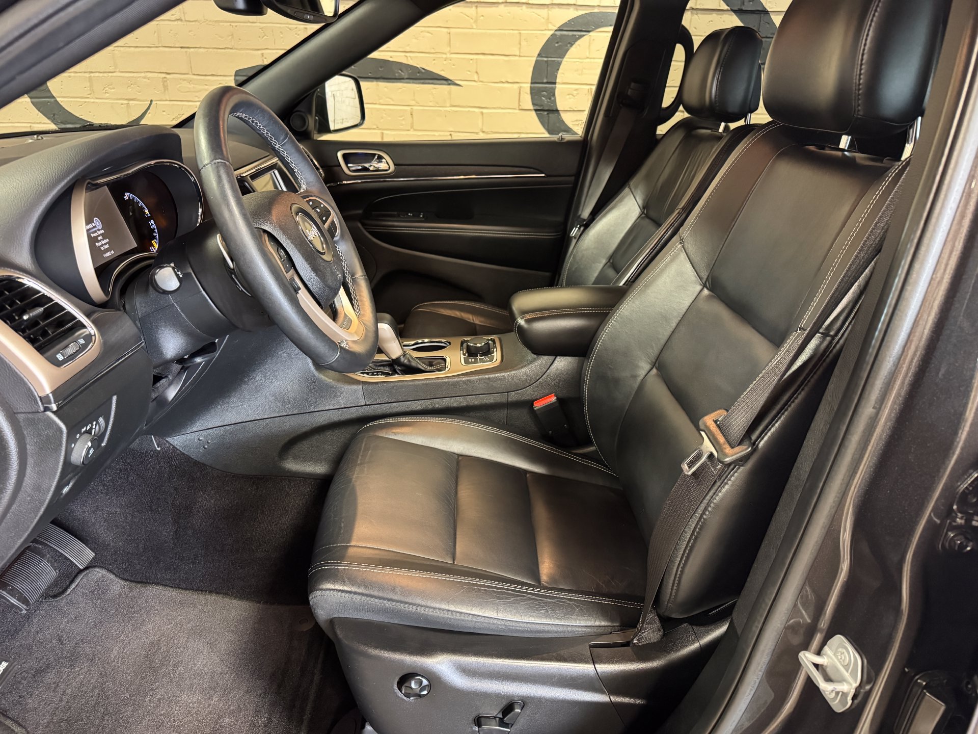 Used 2017 Jeep Grand Cherokee Limited AWD/4WD image 14