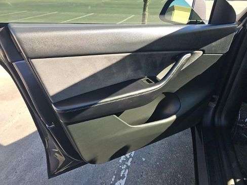 Used 2022 Tesla Model Y Long Range image 9