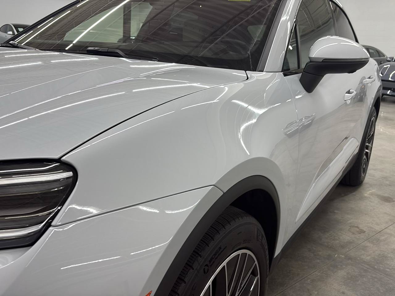 Used 2025 Porsche Macan 4S Electric AWD/4WD image 2