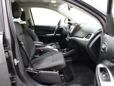 Used 2019 Dodge Journey SE w/ Blacktop Package FWD image 23