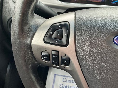 Used 2015 Ford Taurus SEL FWD image 16