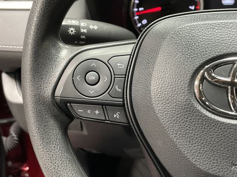 Used 2022 Toyota RAV4 LE image 19