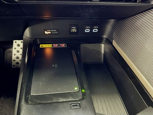 Used 2025 Toyota Camry SE w/ Multimedia Upgrade Package image 35