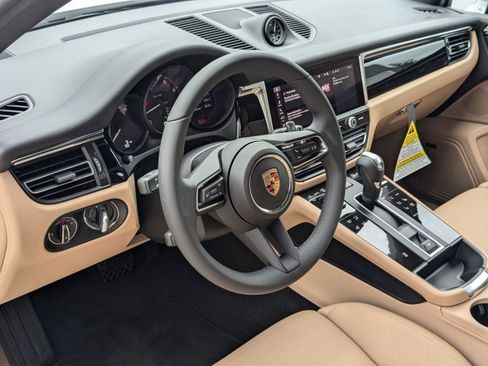 Used 2025 Porsche Macan image 4