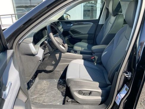 New 2025 Volkswagen Tiguan SE AWD/4WD image 26