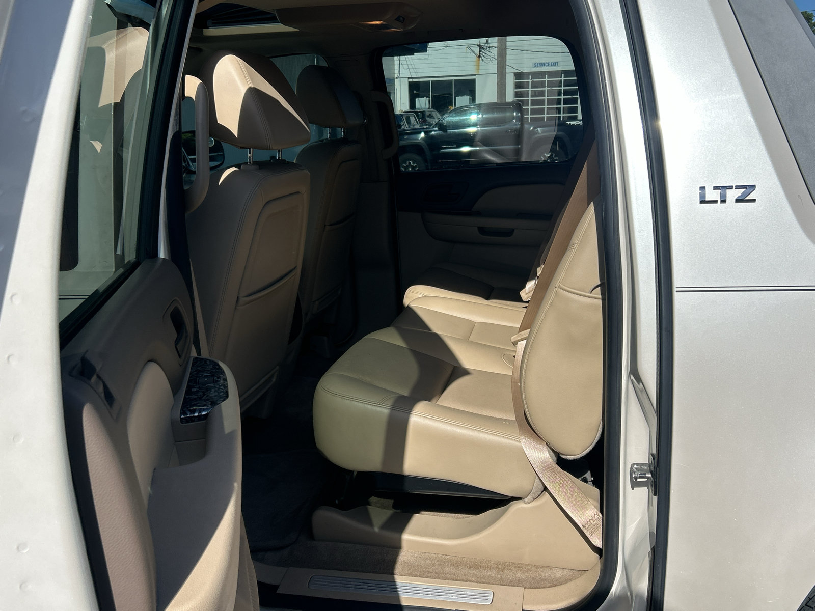 Used 2009 Chevrolet Avalanche LTZ AWD/4WD image 26