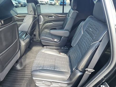 Used 2024 Cadillac Escalade Sport Platinum w/ LPO, ONYX Package AWD/4WD image 17
