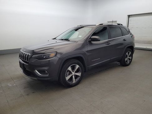 Used 2019 Jeep Cherokee Limited w/ Technology Group image 2