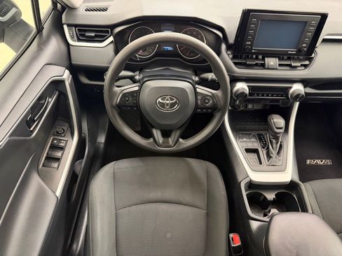 Used 2020 Toyota RAV4 LE FWD image 26