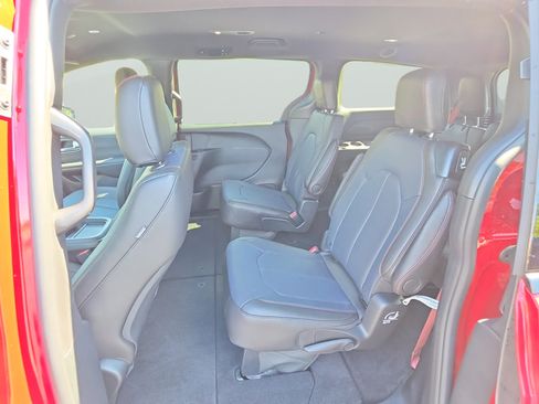 New 2027 Chrysler Pacifica Select FWD image 16