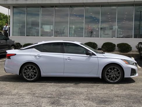 Certified 2024 Nissan Altima 2.0 SR FWD image 10