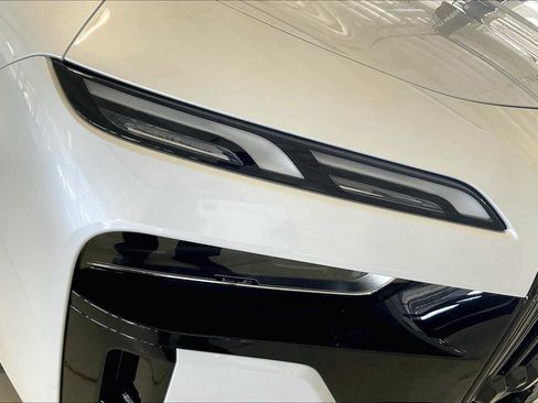 Used 2025 BMW i7 xDrive60 image 13