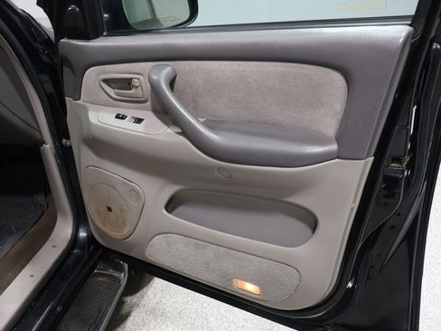 Used 2002 Toyota Sequoia SR5 image 23