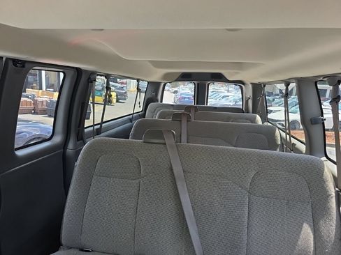 Used 2025 Chevrolet Express 3500 LT w/ LT Preferred Equipment Group RWD image 3