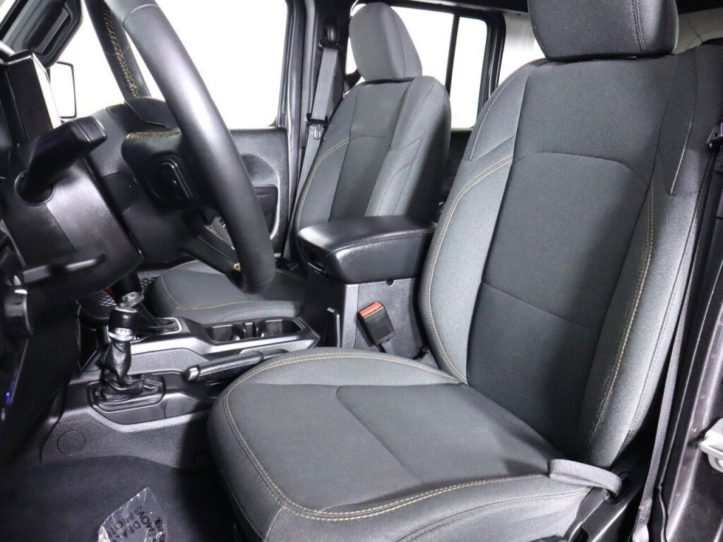 Used 2024 Jeep Wrangler Unlimited w/ Convenience Group AWD/4WD image 33