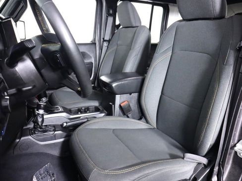 Used 2024 Jeep Wrangler Unlimited w/ Convenience Group AWD/4WD image 33