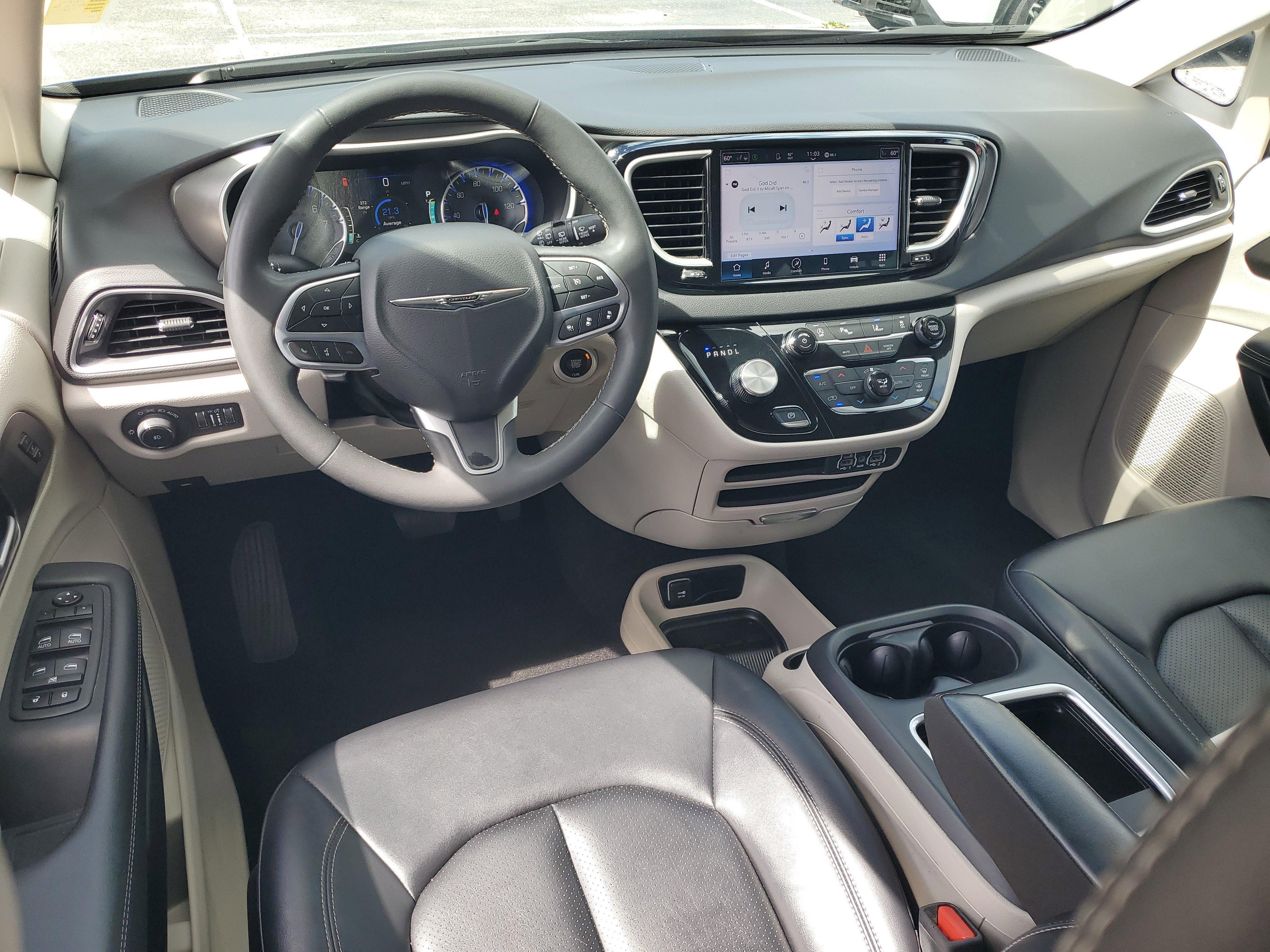 Used 2024 Chrysler Pacifica Touring-L FWD image 16