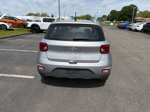Used 2025 Hyundai Venue SEL FWD image 5
