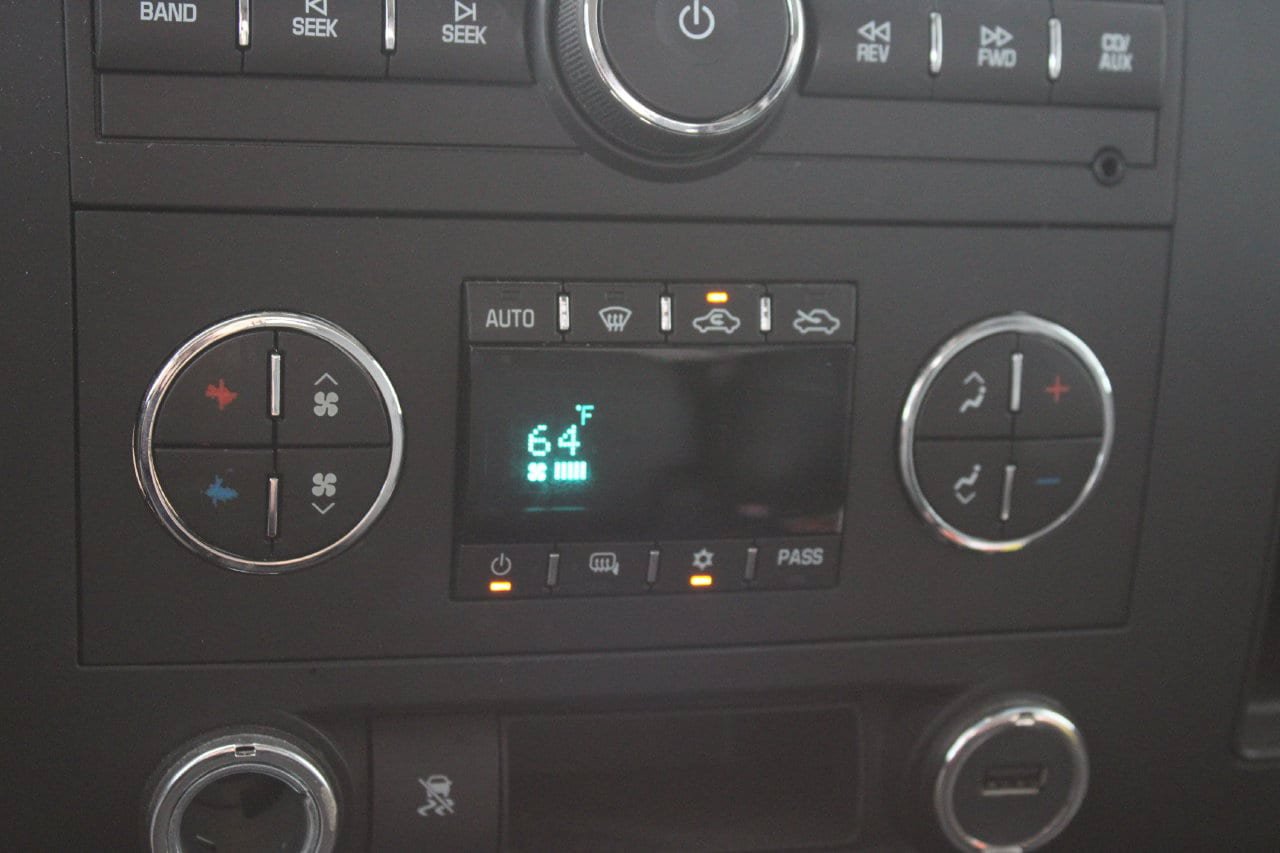 Used 2010 Chevrolet Silverado 1500 LT w/ Texas Edition RWD image 16