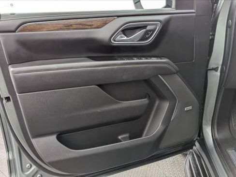 Used 2023 Chevrolet Suburban Premier RWD image 13