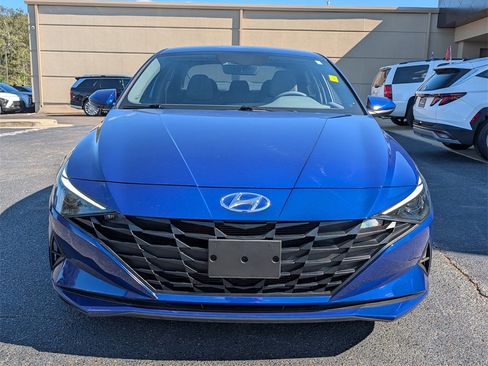 Used 2023 Hyundai Elantra SEL w/ Preferred Accessory Package image 2