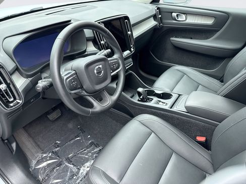 Used 2025 Volvo XC40 B5 Core AWD/4WD image 10