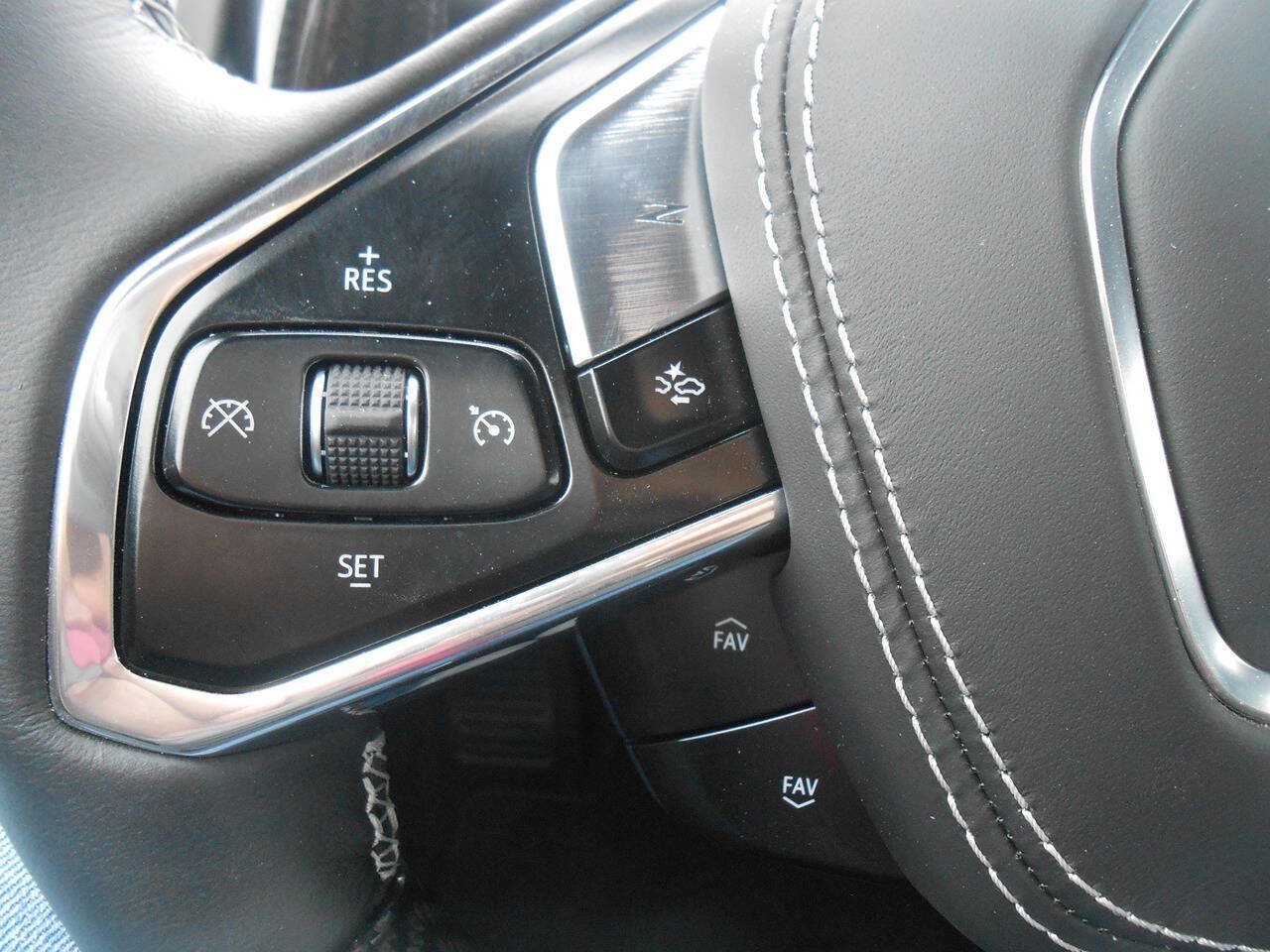 Used 2024 Chevrolet Corvette Z06 RWD image 26