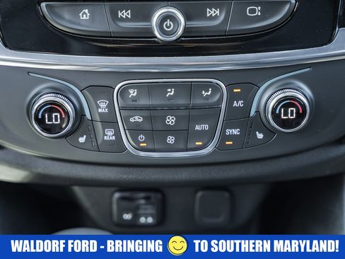 Used 2023 Chevrolet Traverse LT w/ LT Premium Package AWD/4WD image 27