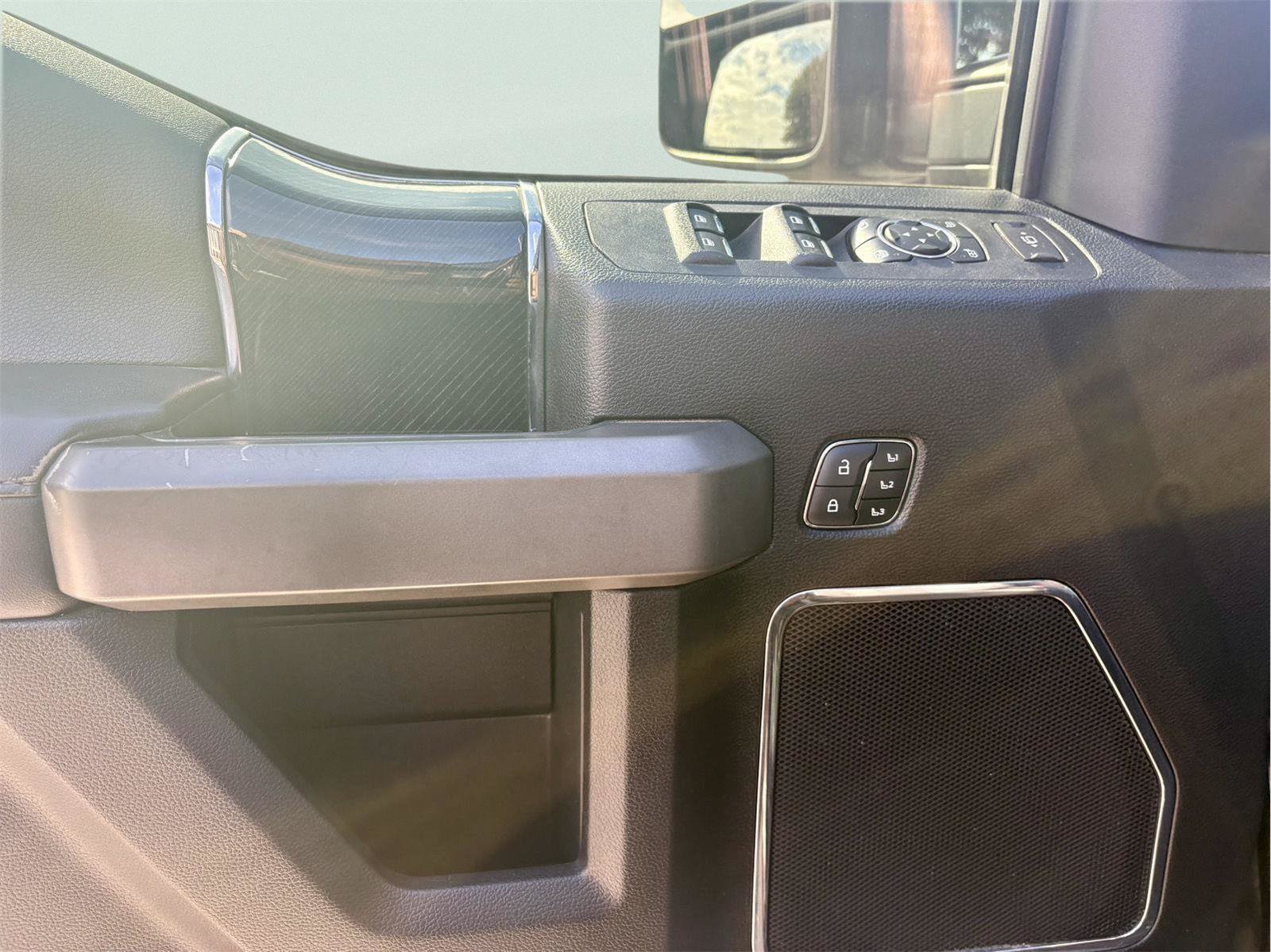 Used 2021 Ford F250 Platinum w/ FX4 Off-Road Package AWD/4WD image 17
