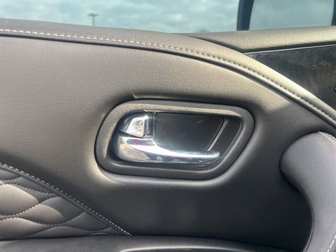 Used 2024 INFINITI QX80 Sensory image 12