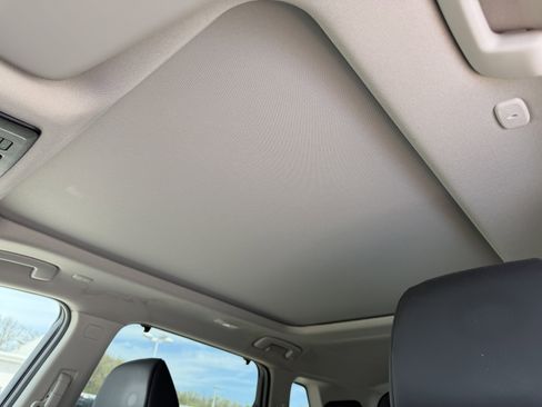 Used 2023 Nissan Rogue SV w/ SV Premium B Package image 14