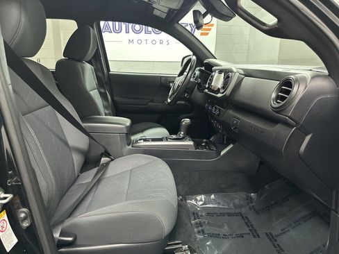 Used 2019 Toyota Tacoma TRD Sport image 22