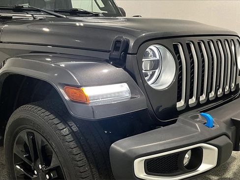 Used 2022 Jeep Wrangler Unlimited Sahara w/ Cold Weather Group image 32