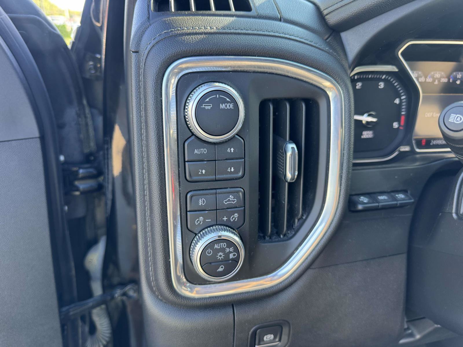 Used 2021 GMC Sierra 2500 Denali w/ Denali Ultimate Package AWD/4WD image 29