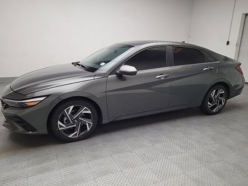 Used 2025 Hyundai Elantra SEL FWD image 2