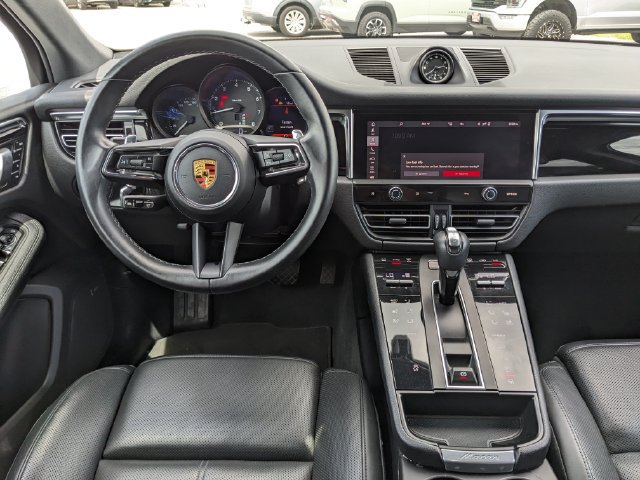 Used 2023 Porsche Macan Turbo AWD/4WD image 17