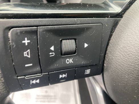 Used 2023 Nissan Rogue SV AWD/4WD image 39