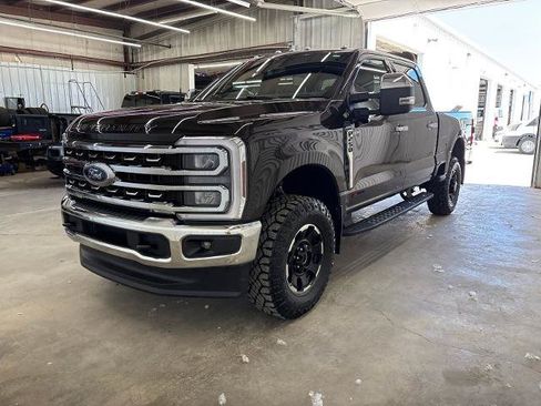 Certified 2025 Ford F250 Lariat w/ Tremor Off-Road Package AWD/4WD image 4